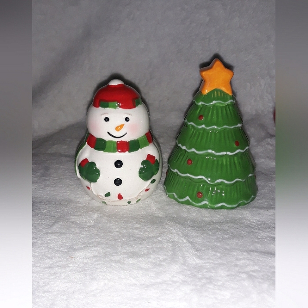 Boston Warehouses - Christmas Tree & Snowman Ceramic Salt & Pepper Shaker Set